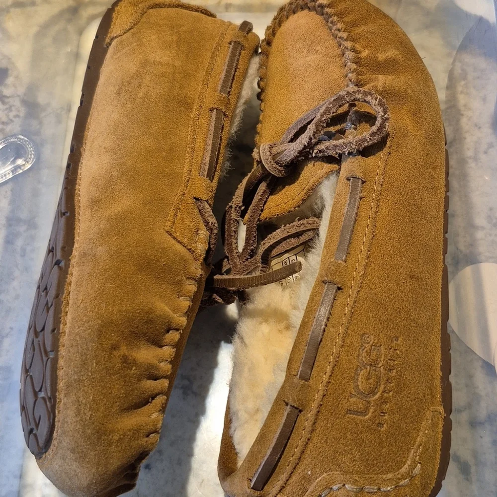 UGG: 